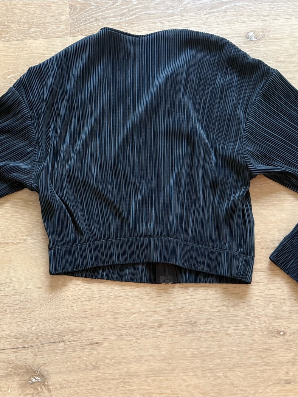 ALO Yoga Black Pleated Crop Jacket